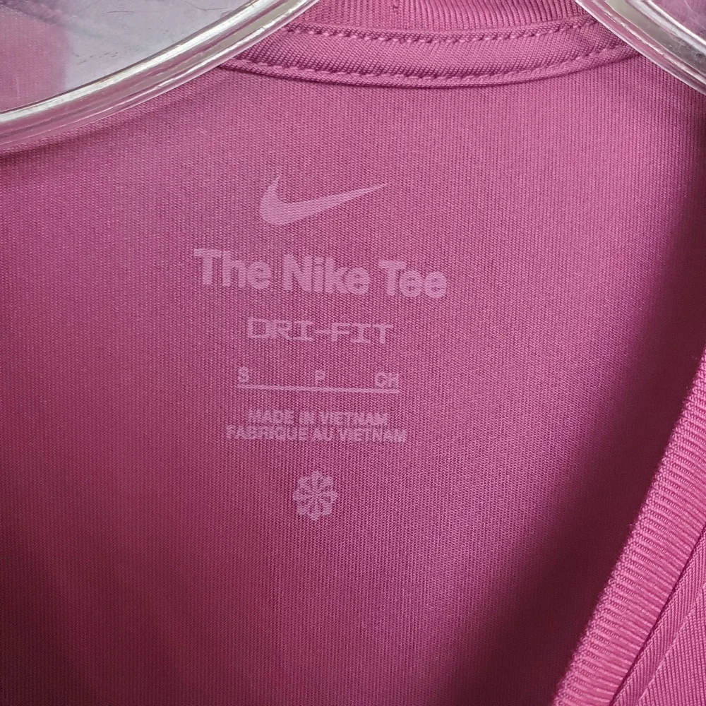 The Nike Tee Dri-FIT  athletic Activewear tank top small purple Gym Workout Run